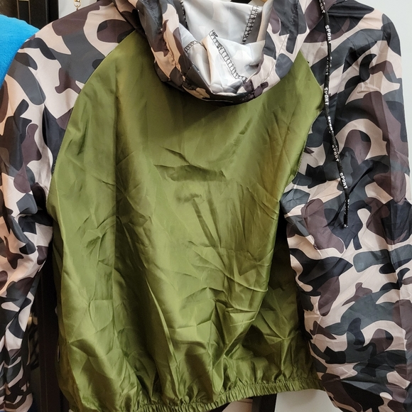 Contrast Camo Panel Drawstring Hooded Jacket - Picture 7 of 13